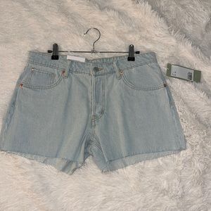 H&M women’s 90’s boyfriend shorts low waist size 6 light wash NWT